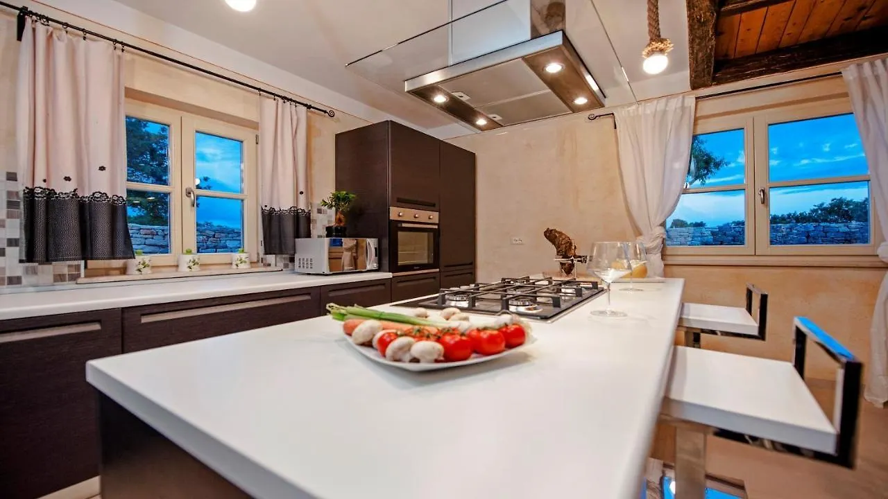 Villa Tomani Krmed Guest house