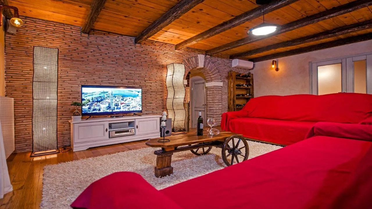 Villa Tomani Krmed 0*,  Croazia