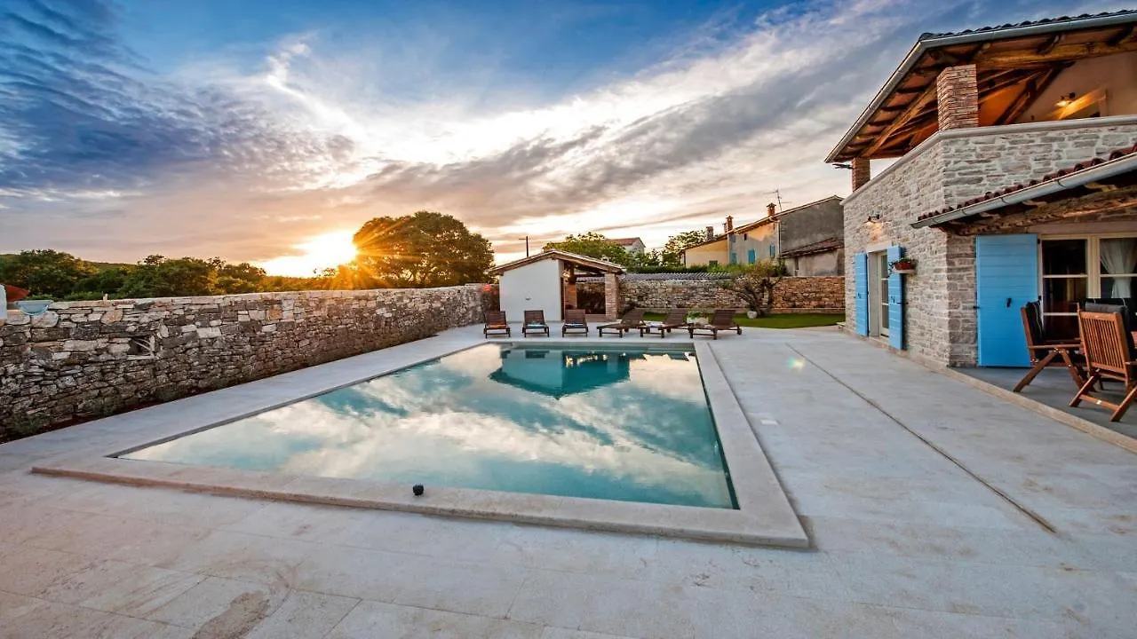 Guest house Villa Tomani Krmed